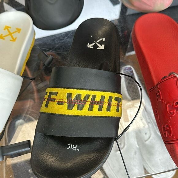 Off white slides - Picture 1 of 4